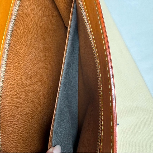 ❌SOLD❌ Louis Vuitton Cognac Brown Epi Leather Pochette Envelope Clutch EUC - Picture 15 of 17